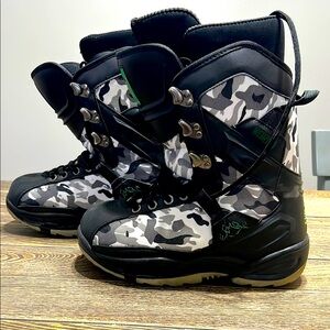 World Industries Camouflage‎ Snowboard Boots